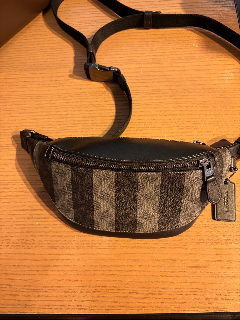 Coach Men's black logo signature Leather mini Belt Bag with Black Strap new